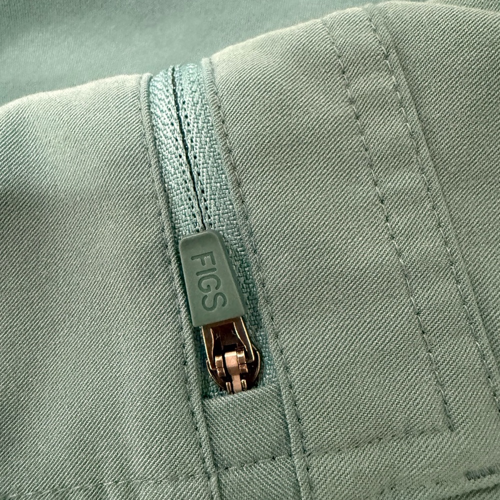 XS Figs Teal Jogger scrub set - Picture 5 of 8